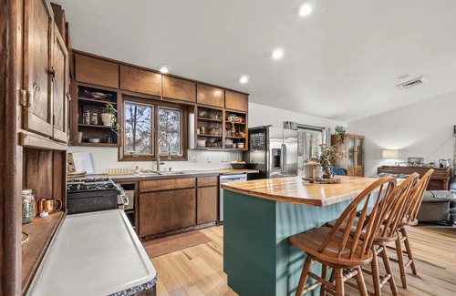 Park Ridge House | Quiet 3 bedroom family friendly bungalow in peaceful Stevens Point