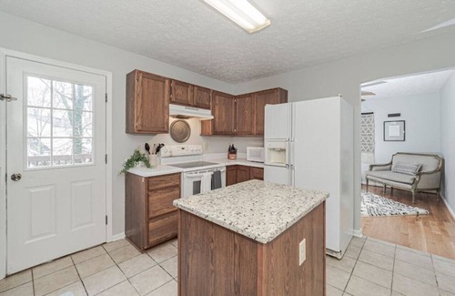 Cary House | Quiet 3 Bedroom home on a cul-de-sac