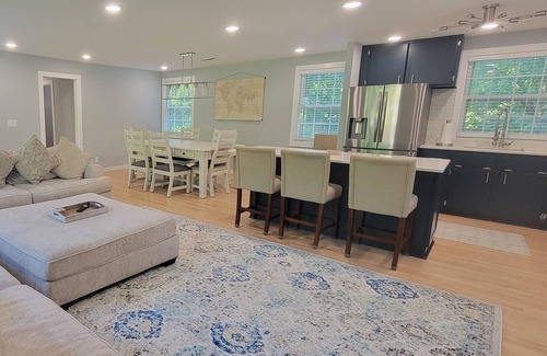 Nashville House | Quiet 3 Bedroom house with great couch and tv area