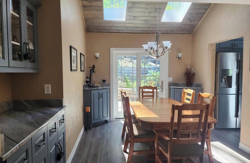 Thurston House | Quiet 4 bedroom Home with Hot Tub nestled in the woods