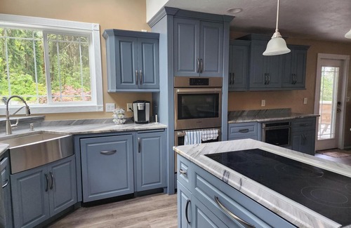 Thurston House | Quiet 4 bedroom Home with Hot Tub nestled in the woods