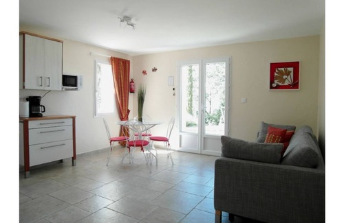 Brignoles House | Quiet 4* gîte, private heated pool, relaxation, panoramic views, astronomy