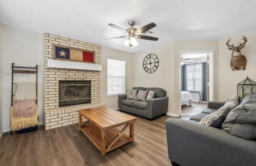 Whitney House | Quiet 4BR Farmhouse: Ideal Family Retreat
