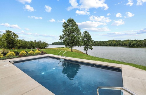 Louisa House | Quiet 5 Acre Lake House Getaway in Lake Anna