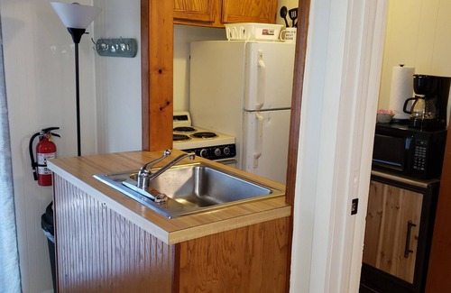 Belmar House | Quiet 500sf Private Cottage in Belmar Kids & Pets