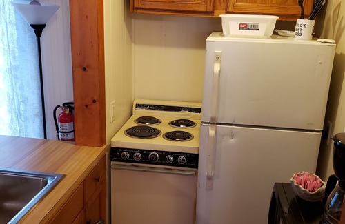 Belmar House | Quiet 500sf Private Cottage in Belmar Kids & Pets