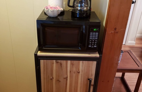 Belmar House | Quiet 500sf Private Cottage in Belmar Kids & Pets