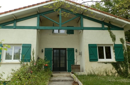 Leognan House | Quiet 7-bedroom family home on the river