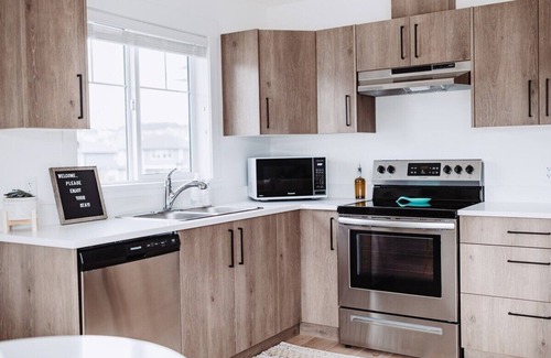 Colwood Apartment | Quiet, above-garage suite in Royal Bay