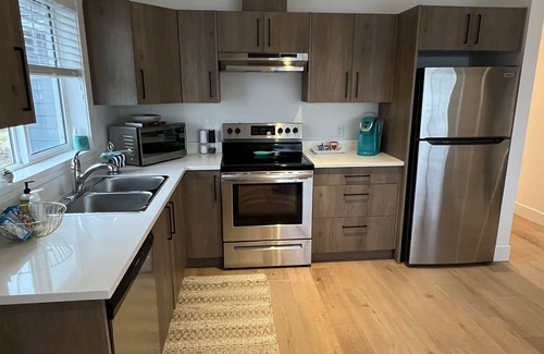 Colwood Apartment | Quiet, above-garage suite in Royal Bay