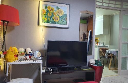 Mutaejoya-dong House | Quiet Accommodation Next to Geumho River
