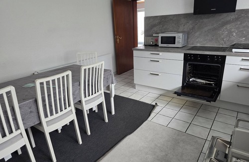 Eddelak House | Quiet accommodation with nearby football pitch