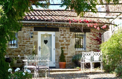 Vernet-la-Varenne Cottage | Quiet, adjoining gîtes with unobstructed views.