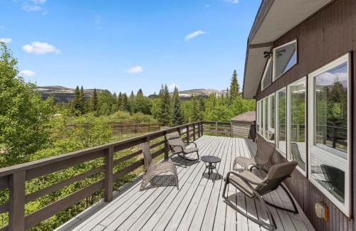 Alma House | Quiet Alma Home with Deck - 20 Mi to Breckenridge!