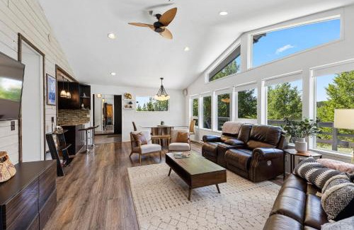 Alma House | Quiet Alma Home with Deck - 20 Mi to Breckenridge!
