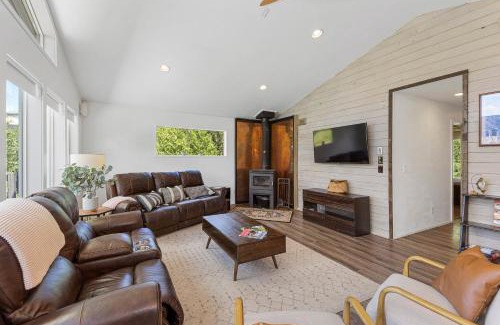 Alma House | Quiet Alma Home with Deck - 20 Mi to Breckenridge!