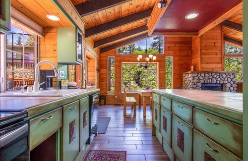Pine Cove Cabin | Quiet and cozy mountain retreat. Family home away home. VIEWS!