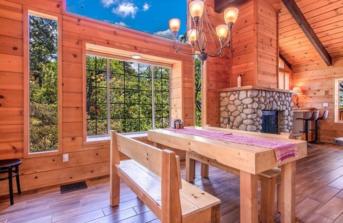 Pine Cove Cabin | Quiet and cozy mountain retreat. Family home away home. VIEWS!