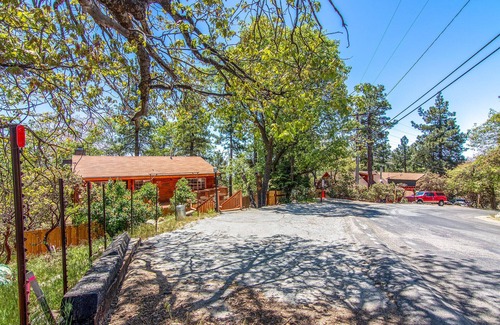 Pine Cove Cabin | Quiet and cozy mountain retreat. Family home away home. VIEWS!