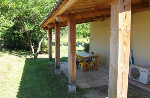 Banon House | Quiet and comfortable Provencal house with pool and large open garden