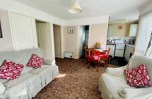 Great Yarmouth Ski Chalet | Quiet and Comfy 2 bedroom Holiday Chalet walk to beach, Norfolk family friendly