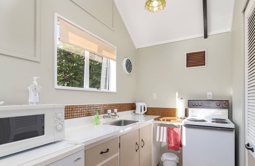 Greytown Apartment | Quiet and cosy self-contained studio unit in Greytown.