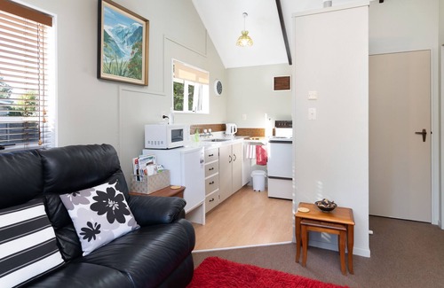 Greytown Apartment | Quiet and cosy self-contained studio unit in Greytown.
