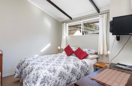 Greytown Apartment | Quiet and cosy self-contained studio unit in Greytown.