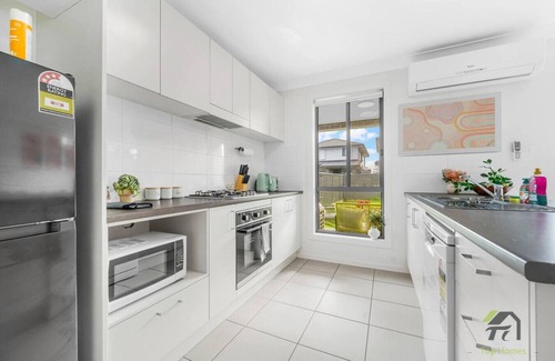 Werrington House | Quiet and Cozy 4 Bedrooms in Werrington