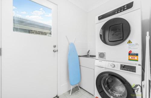 Austral House | Quiet and Cozy 4 Bedrooms in Werrington