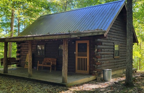 Mauckport Cabin | Quiet and Cozy Cabin in the woods!
