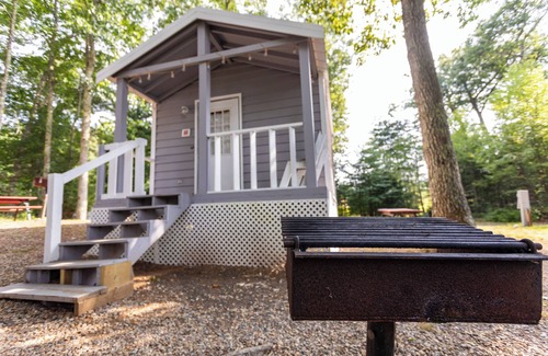 Brimfield Cabin | Quiet and Cozy Campground Cabin near the lake