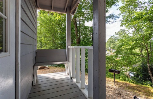 Brimfield Cabin | Quiet and Cozy Campground Cabin near the lake