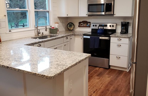 Barium Springs Cottage | Quiet and cozy cottage hidden on the banks of Lake Norman