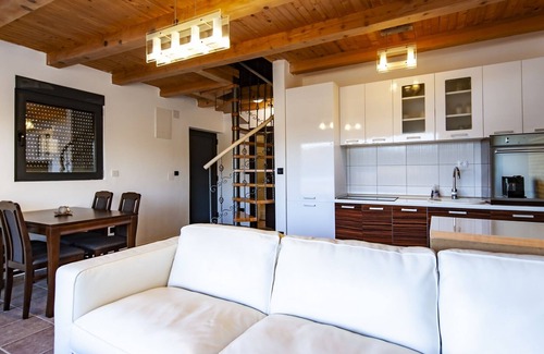 Karuc House | Quiet and detached house directly on the lake