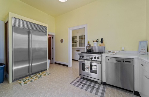 Woodford House | Quiet and Peaceful Century Old Farm House Stunning & Luxurious