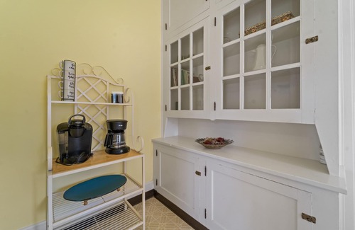 Woodford House | Quiet and Peaceful Century Old Farm House Stunning & Luxurious