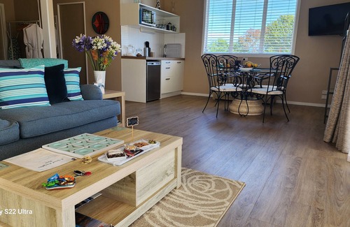 Tasman Cottage | Quiet and peaceful country living near to the sea