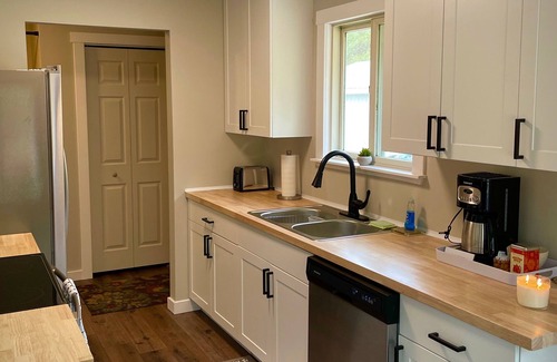 East Tawas Cabin | Quiet and Peaceful Retreat -Nr Redhawk Golf Course
