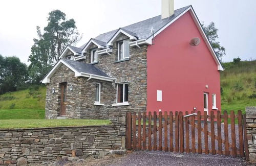 Sneem House | Quiet and picturesque home in the hills of Kerry