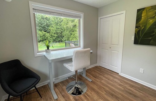 Comox Apartment | Quiet and Private Comox 1 bedroom with separate office