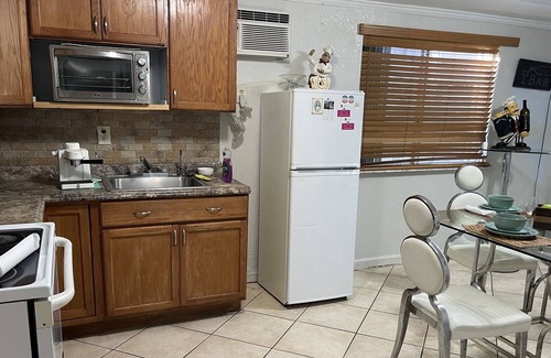 Hialeah Gardens House | Quiet and romantic house close to the airport