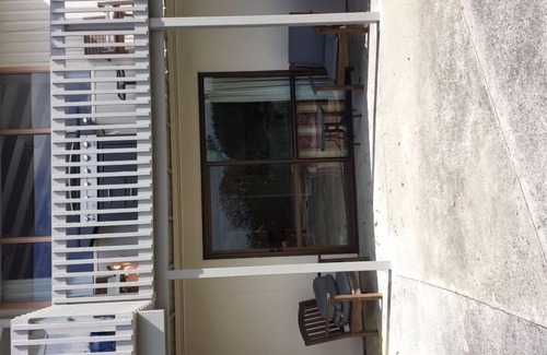 Baylys Beach Apartment | Quiet and spacious country apartment
