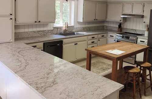 Quincy House | Quiet and spacious 5-bedroom house in Pleasant Quincy with WiFi