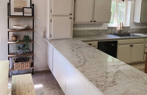 Quincy House | Quiet and spacious 5-bedroom house in Pleasant Quincy with WiFi