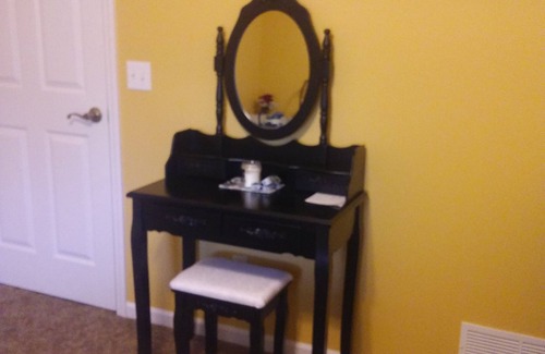 Adrian Bed & Breakfast | Quiet and Spacious, in Tranquil Neighborhood private rm