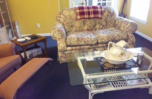 Adrian Bed & Breakfast | Quiet and Spacious, in Tranquil Neighborhood private rm