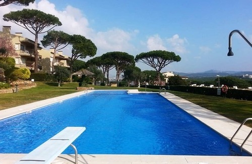 Calella de Palafrugell Apartment | Quiet apartment with sea views and communal pool 600m from the beach