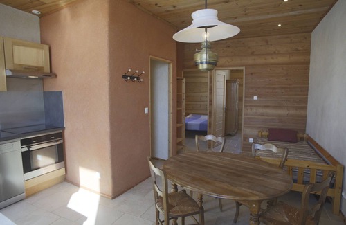 Chateauroux-les-Alpes Apartment | Quiet apartment, close to EMBRUN, in a detached house