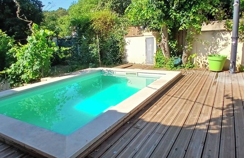 Sagries Apartment | QUIET APARTMENT 3kms from Uzès. Edge of garrigue. Swimming pool. Ideal for couples